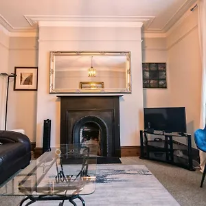 Apartment Summit Apartment: Cozy West End Flat In Prime Location, Aberdeen
